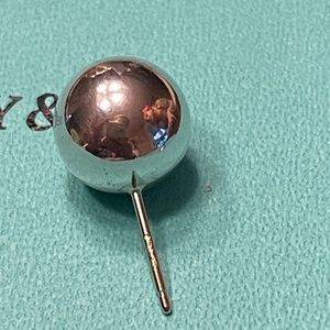 Single (1) - Tiffany & Co. Sterling silver ball earring
